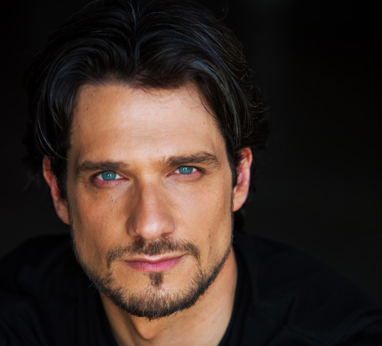 ROGERIO CHARRAZ PERFIL
