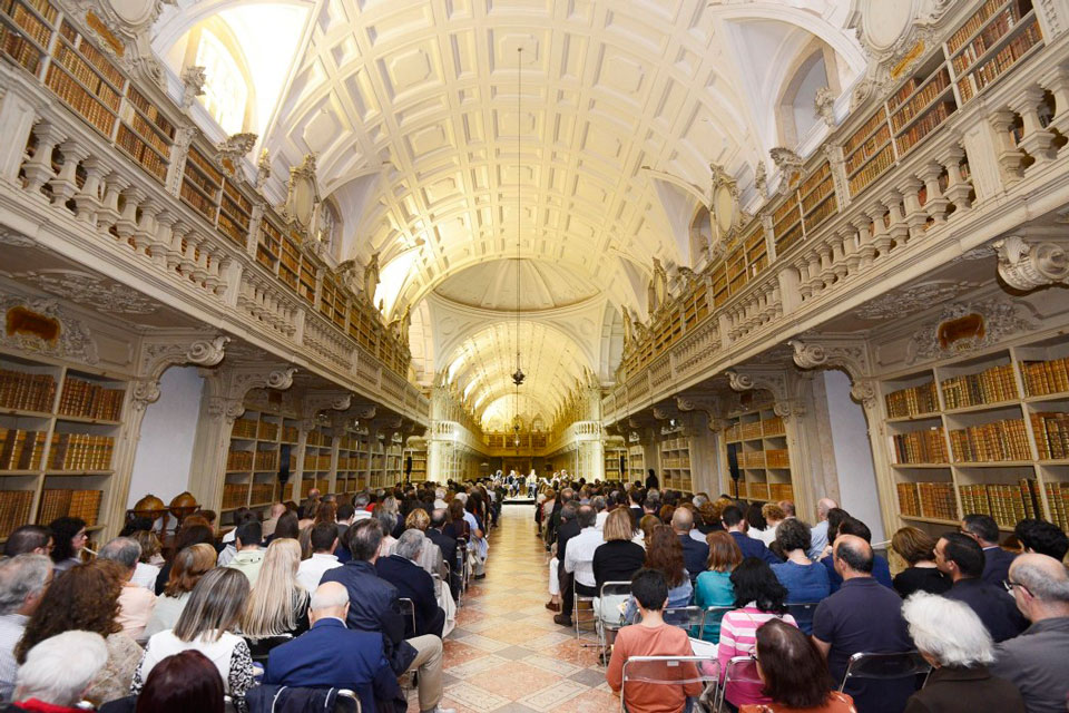 Durante um concerto na Biblioteca de Mafra. Fotografia Câmara Municipal de Mafra.