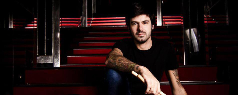 Bruno Simão. O baterista e os projetos musicais passados em revista.