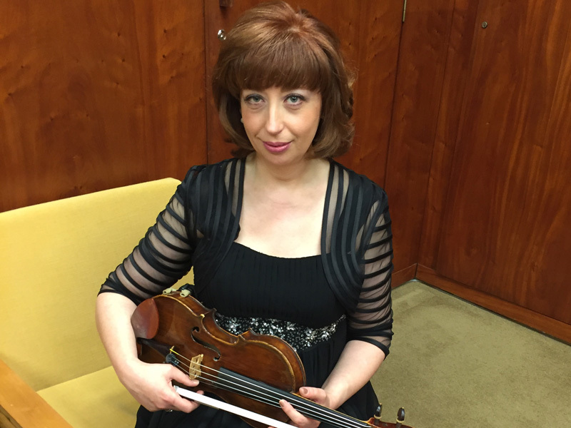 Cecília Branco. Uma viagem pela careira da violinista.