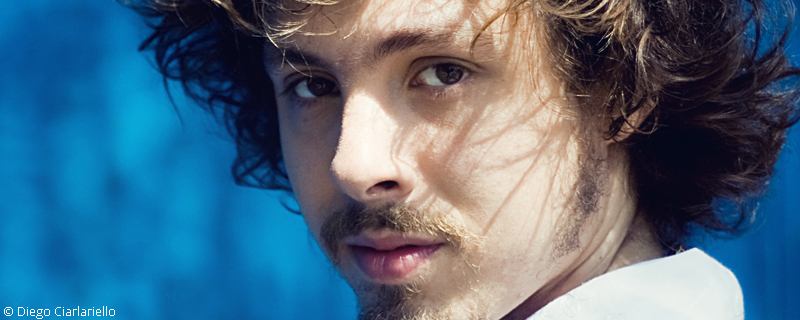 Leo Cavalcanti. O músico que conquista o Brasil, passa por Portugal.