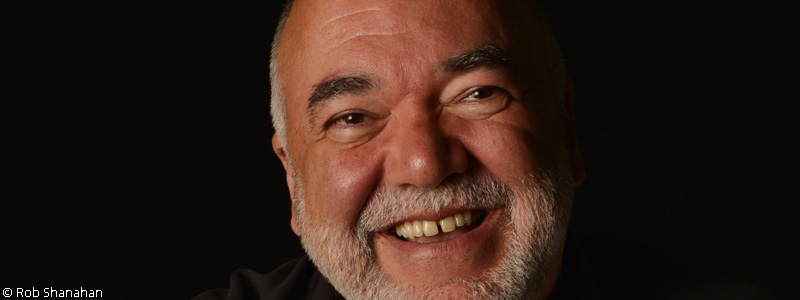Peter Erskine. A bateria no centro de uma entrevista.