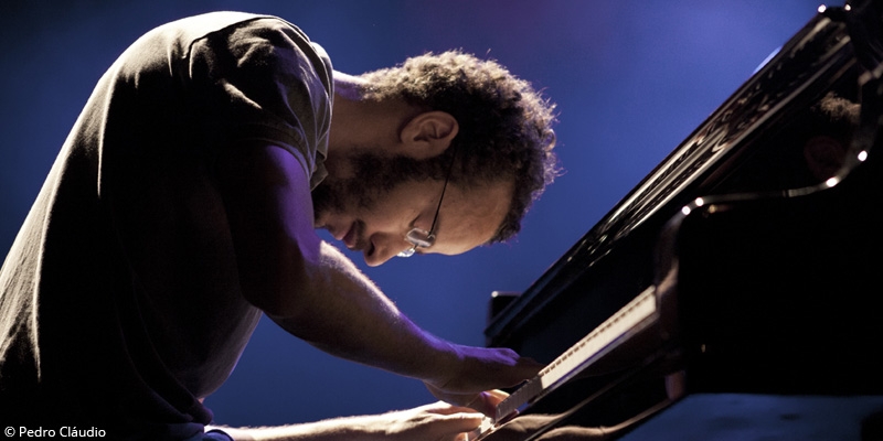 Júlio Resende. O Fado, o piano e o palco.