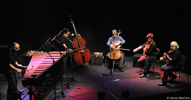 Quinteto Nuova Camerata, Carlos “Zíngaro” (violino), João Camões (viola), Ulrich Mitzlaff (violoncelo), Miguel Leiria Pereira (contrabaixo) e Pedro Carneiro (marimba)